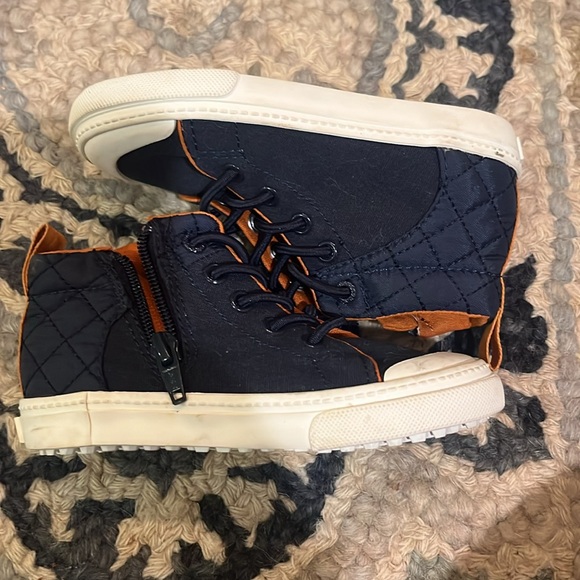 Old Navy boys shoes - Picture 2 of 4